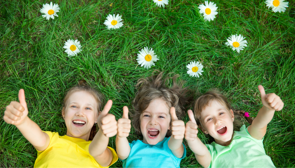 A vibrant, dynamic scene of a young child enthusiastically engaged in physical play, their movements energizing their cognitive and perceptual development. Warm natural lighting bathes the playful, imaginative setting, where the child explores and interacts with their environment, stimulating their senses and problem-solving abilities. Soft, blurred backgrounds emphasize the child's captivating focus, conveying the deeply immersive, joyful experience of kinetic learning. Carefully composed to showcase the child's active engagement, curiosity, and sense of wonder, capturing the holistic benefits of physical play for a child's cognitive growth. دراسة علمية: اللعب الحركي وفوائده الصحية للأطفال